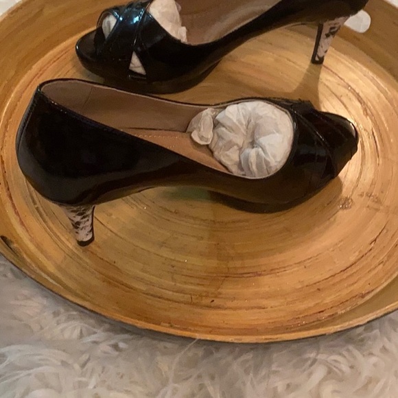 ‼️New Never Worn B&W Pumps - Picture 4 of 8